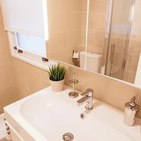 The Lucky Flats - Belando Quintana *